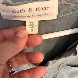 Cloth & Stone Light Green Top - Size S